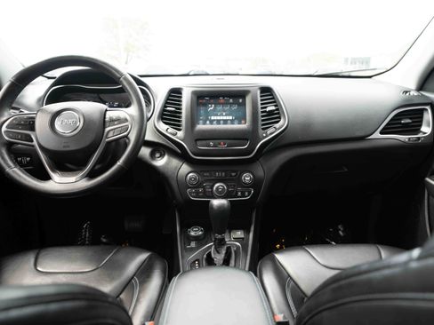 Used 2019 Jeep Cherokee Latitude Plus w/ Cold Weather Group AWD/4WD image 20