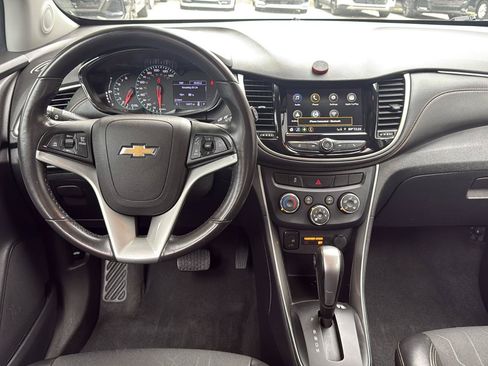 Used 2019 Chevrolet Trax LT w/ LT Convenience Package AWD/4WD image 21