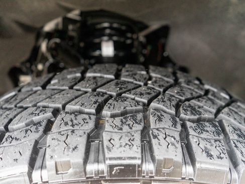 Used 2024 GMC Canyon AT4X image 29