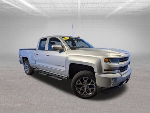 Used 2018 Chevrolet Silverado 1500 LT w/ All Star Edition AWD/4WD image 3
