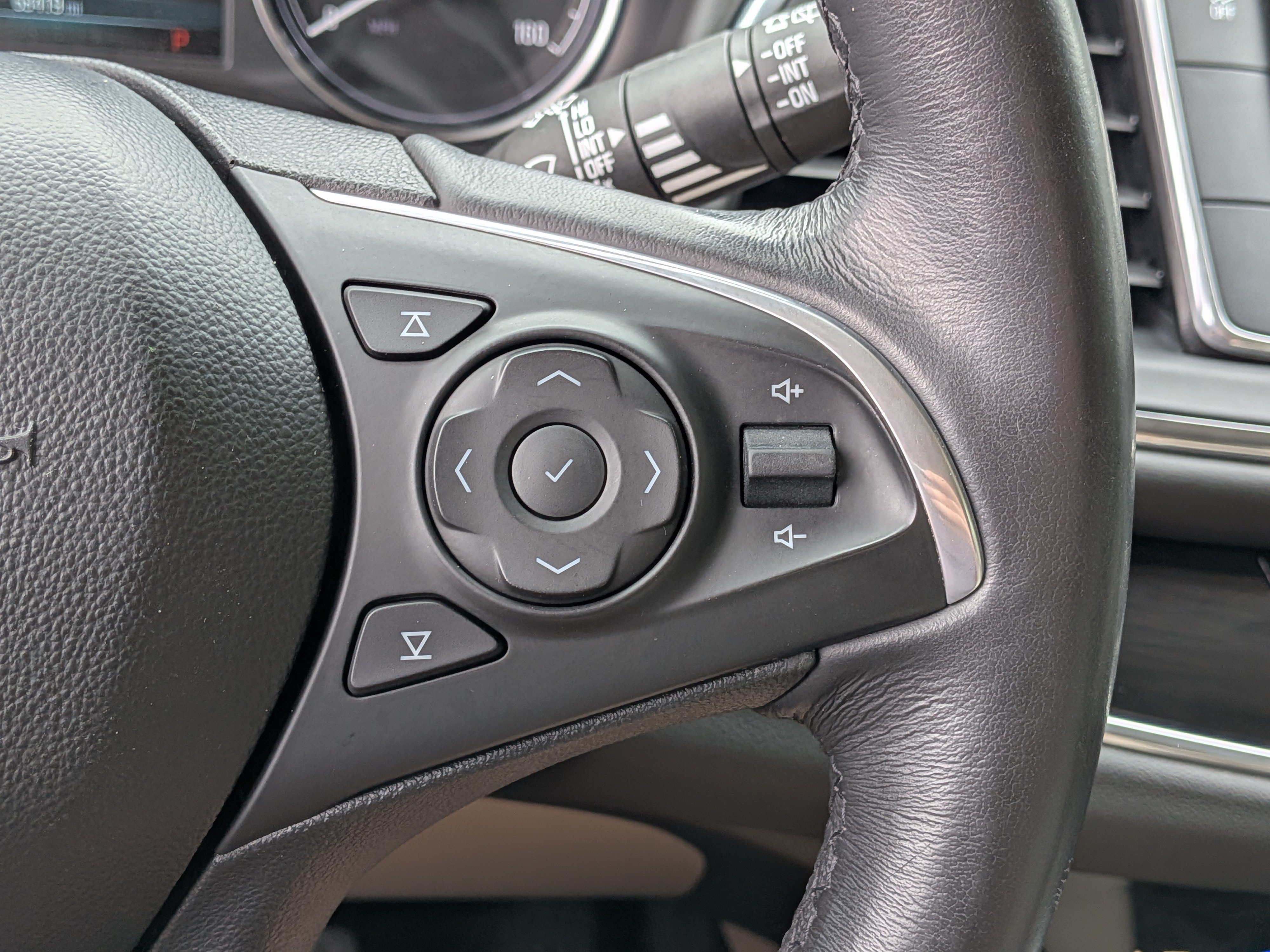 Used 2019 Buick Enclave Essence FWD image 22