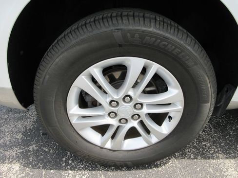 Certified 2019 Buick Enclave Essence FWD image 9