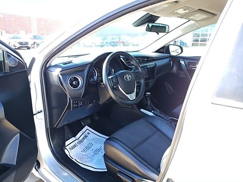 Used 2017 Toyota Corolla SE image 19