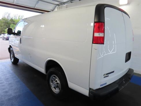 Used 2021 Chevrolet Express 2500 w/ Driver Convenience Package RWD image 10