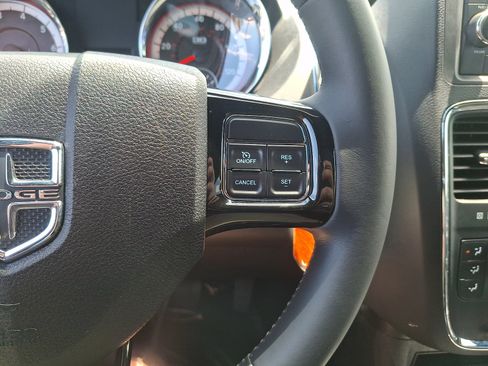 Used 2014 Dodge Grand Caravan SXT FWD image 21