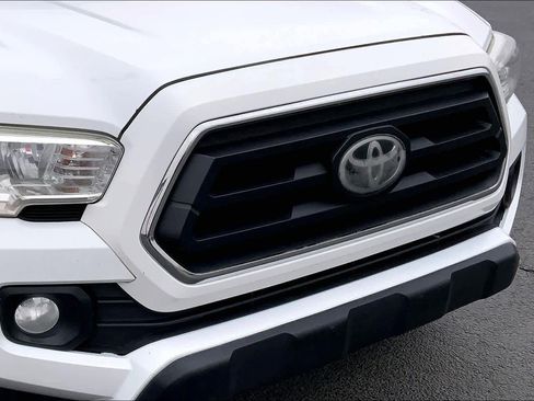 Used 2020 Toyota Tacoma SR5 w/ Blackout Package image 30