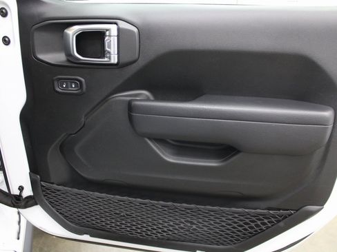 Used 2023 Jeep Wrangler Unlimited image 24