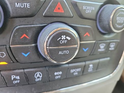 Used 2021 Jeep Grand Cherokee Laredo RWD image 22