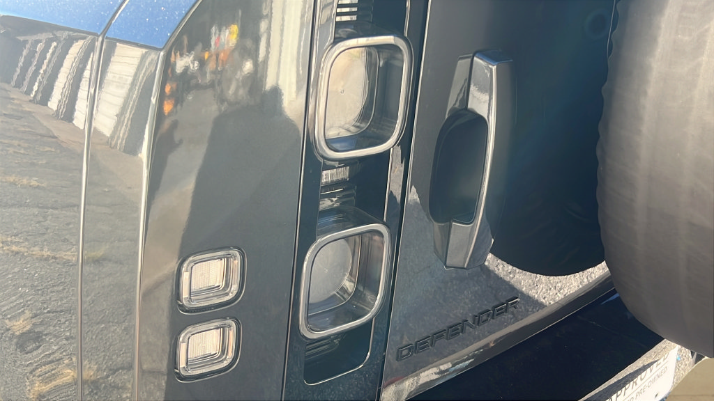 Used 2025 Land Rover Defender 110 X AWD/4WD image 12