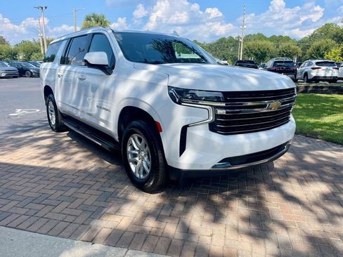 Used 2024 Chevrolet Suburban LT image 8