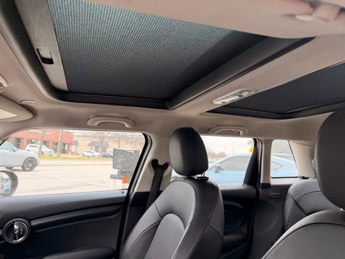 Used 2017 MINI Cooper 4-Door Hardtop image 12