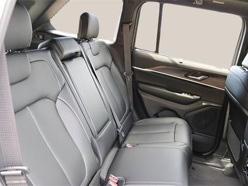 New 2025 Jeep Grand Cherokee Limited w/ Luxury Tech Group II image 18