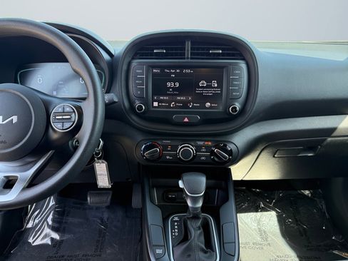 Used 2024 Kia Soul LX w/ Option Group 015 FWD image 9