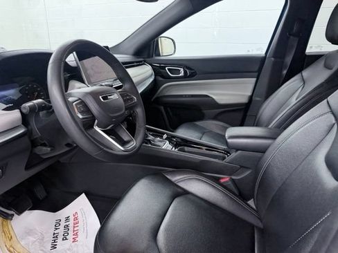Used 2025 Jeep Compass Limited AWD/4WD image 18