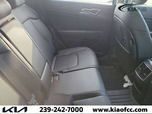 Used 2024 Kia Sportage EX FWD image 10