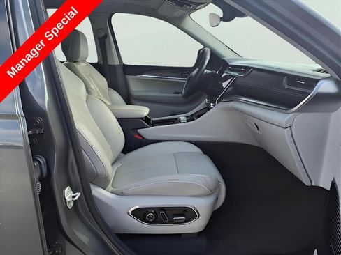 Used 2021 Jeep Grand Cherokee L Overland w/ Luxury Tech Group IV AWD/4WD image 14