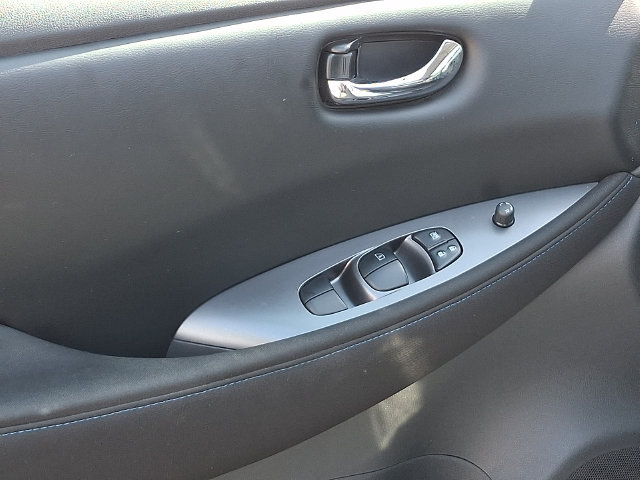 Used 2025 Nissan Leaf S FWD image 22
