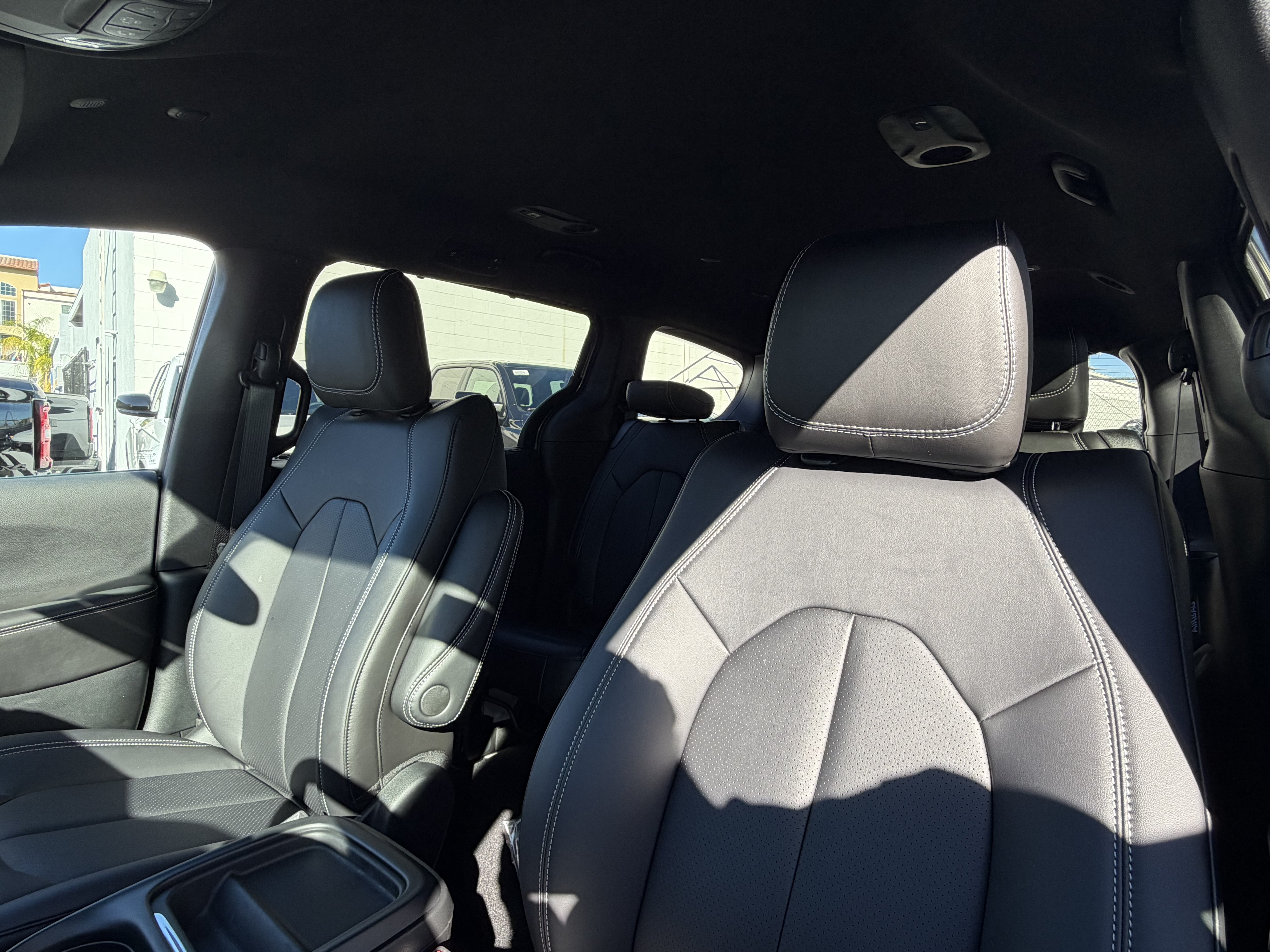 New 2027 Chrysler Pacifica Select FWD image 21