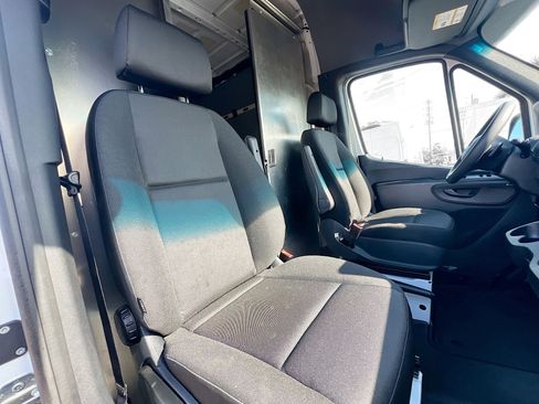 Used 2022 Mercedes-Benz Sprinter 2500 image 32