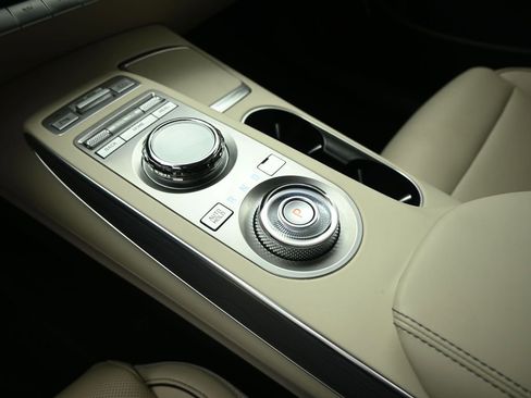 Used 2023 Genesis GV70 2.5T w/ Advanced Package image 19