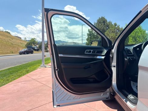 Used 2018 Ford Explorer Sport AWD/4WD image 9