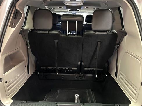 Used 2016 Chrysler Town & Country Touring-L FWD image 26