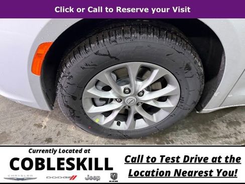 New 2026 Chrysler Pacifica Select AWD/4WD image 10