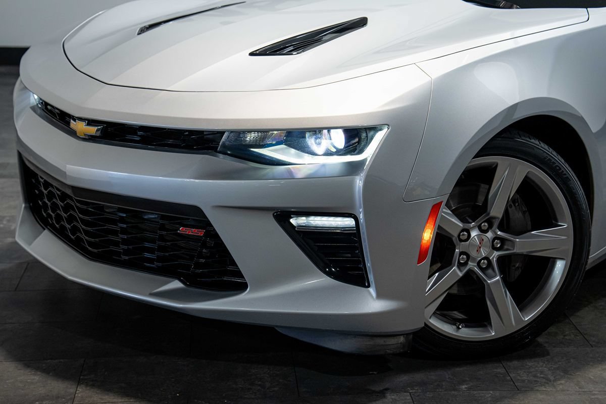 Used 2018 Chevrolet Camaro SS RWD image 24