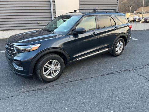 Certified 2023 Ford Explorer XLT w/ Class IV Trailer Tow Package image 24