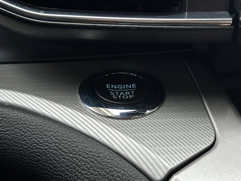 Certified 2022 Ford Explorer XLT w/ Equipment Group 202A image 23