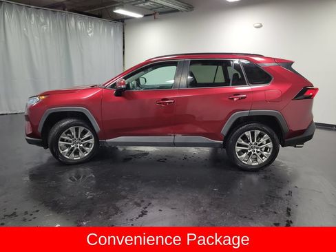 Used 2020 Toyota RAV4 XLE Premium FWD image 5