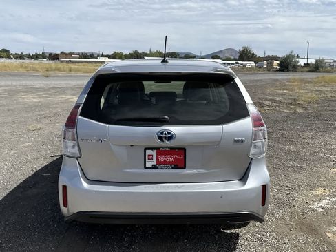 Used 2017 Toyota Prius V Five w/ Advanced Technology Package FWD image 4