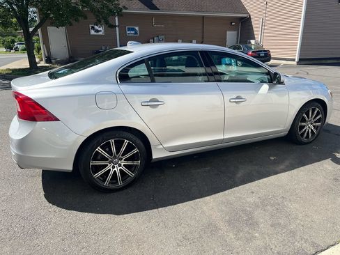 Used 2016 Volvo S60 T5 Inscription Platinum w/ Climate Package AWD/4WD image 5