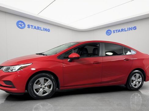 Used 2018 Chevrolet Cruze LS image 2