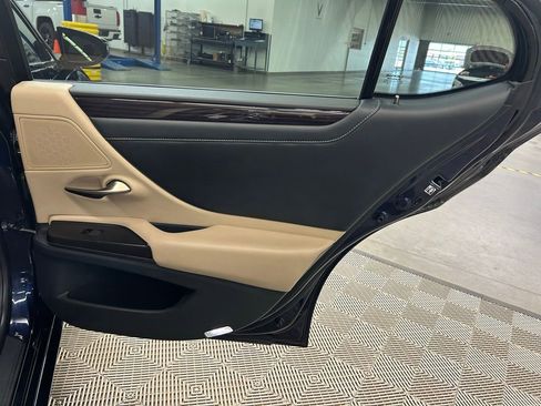 Used 2019 Lexus ES 350 w/ Premium Package FWD image 11