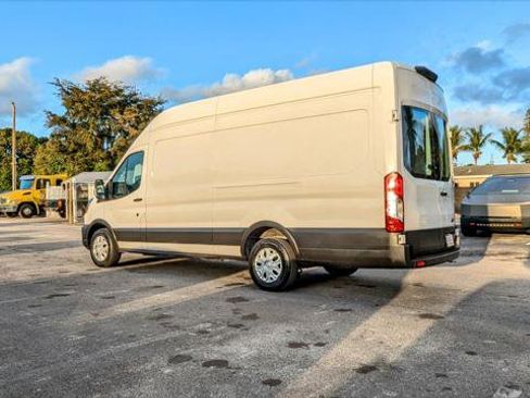 Used 2022 Ford E-Transit 148 High Roof Extended image 6