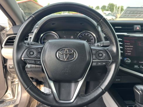 Used 2020 Toyota Camry XLE w/ Sunroof Package FWD image 13