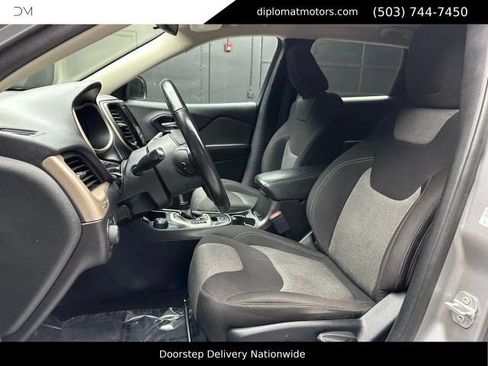 Used 2018 Jeep Cherokee Sport w/ Cold Weather Group AWD/4WD image 18