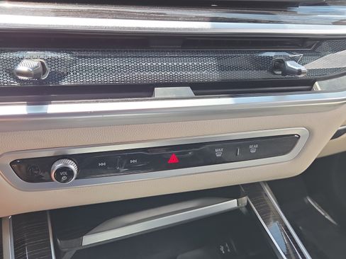 Certified 2024 BMW X7 xDrive40i w/ Executive Package AWD/4WD image 31