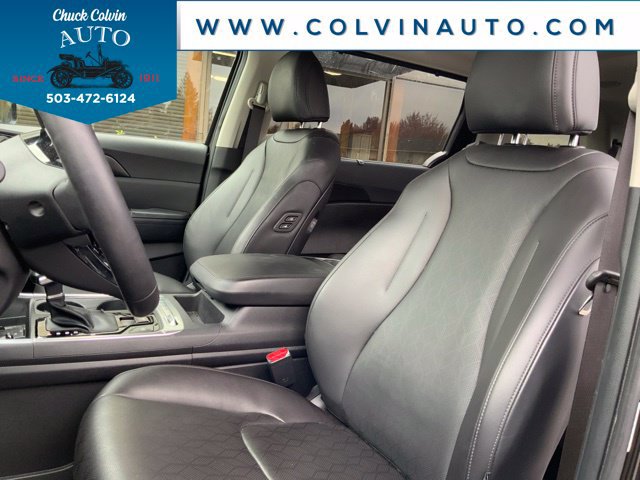 Used 2025 Kia Carnival SX w/ SX Dark Edition Package FWD image 10