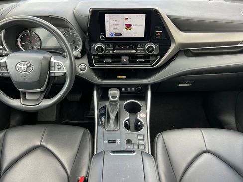 Used 2024 Toyota Highlander XLE image 15