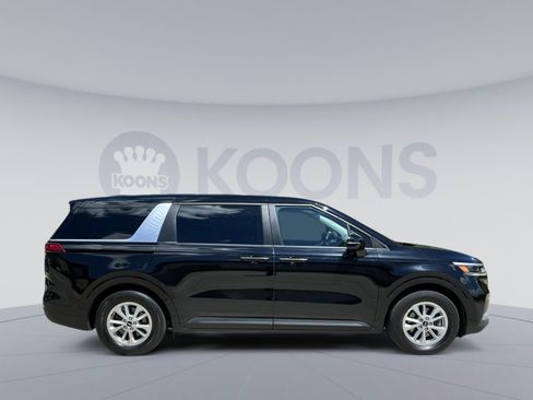 Used 2024 Kia Carnival LX FWD image 12