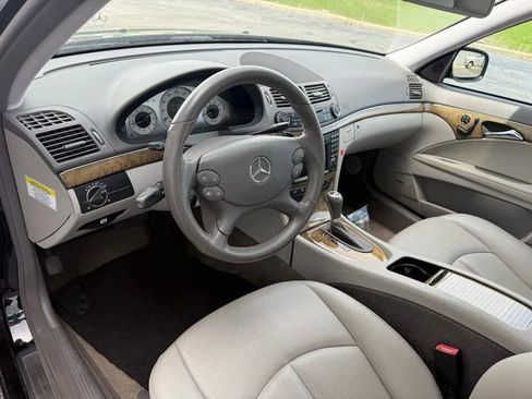 Used 2009 Mercedes-Benz E 350 4MATIC Sedan image 12