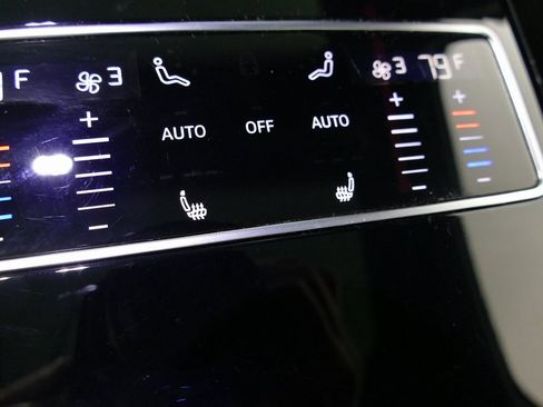 Used 2022 Audi S8 image 30