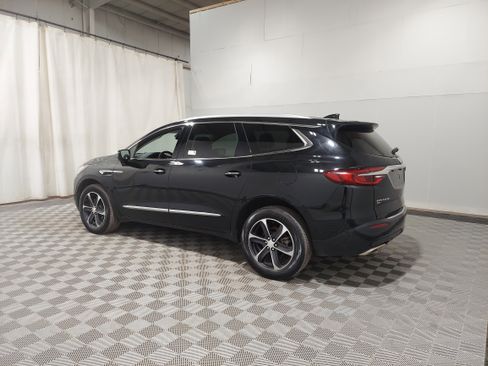 Used 2021 Buick Enclave Essence image 2