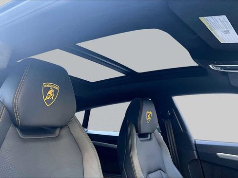 Used 2022 Lamborghini Urus AWD/4WD image 13