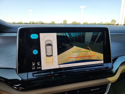 New 2026 Volkswagen Atlas Cross Sport SE image 18