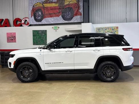 Used 2024 Jeep Grand Cherokee Trailhawk AWD/4WD image 4