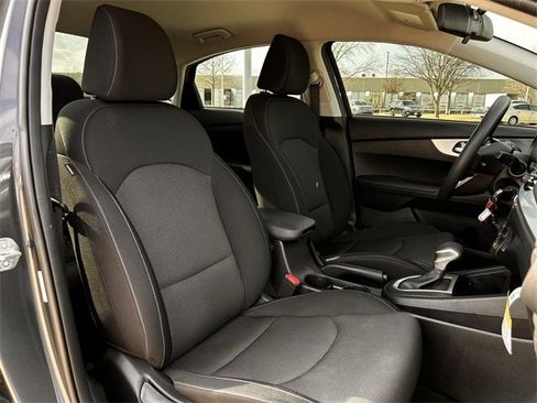 Used 2024 Kia Forte LXS w/ LXS Technology Package image 30