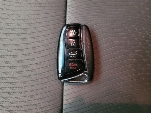 Used 2018 Hyundai Santa Fe Sport w/ 2.4L Value Package 02 FWD image 32